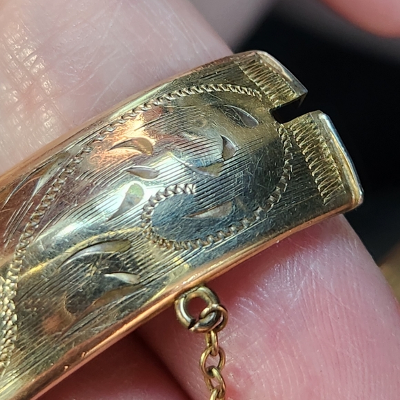 Antique Goldfilled Hinged Bangle - Picture 8 of 8